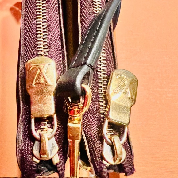 Double Zip Pochette Reverse Monogram Giant LV sling - Picture 10 of 13